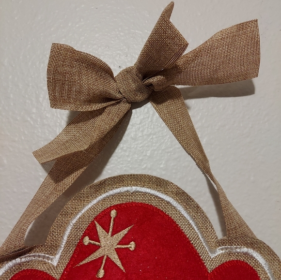 20" X 16" Red Felt Burlap Wall Hanger Lightweight Christmas Peace Joy Love w/Bow - Picture 3 of 9